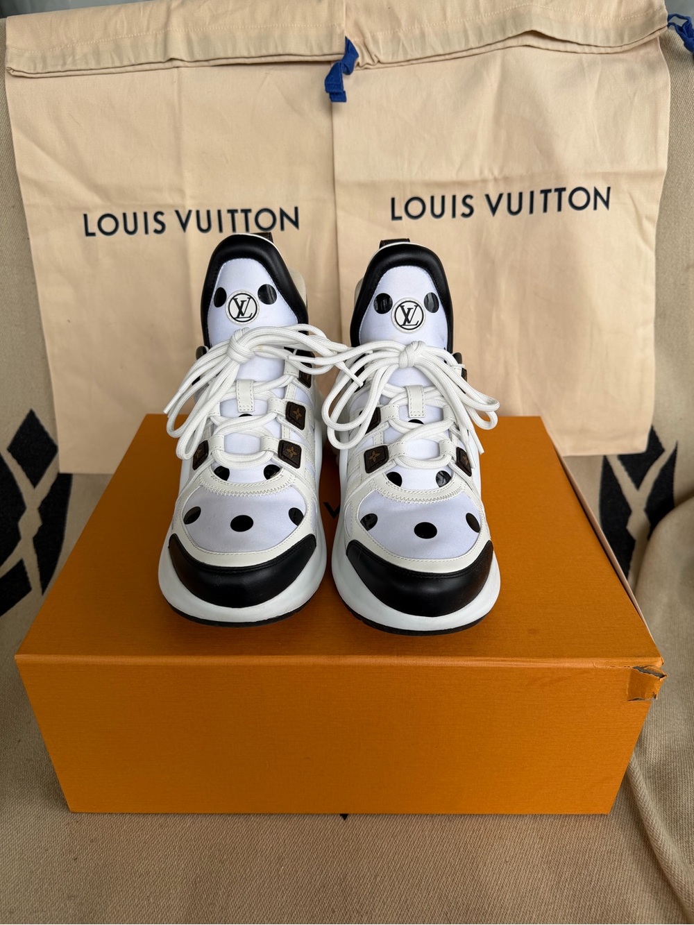 Louis Vuitton Archlight Polka Dot White and Black Chunky Runner Sneakers - Picture 2 of 16